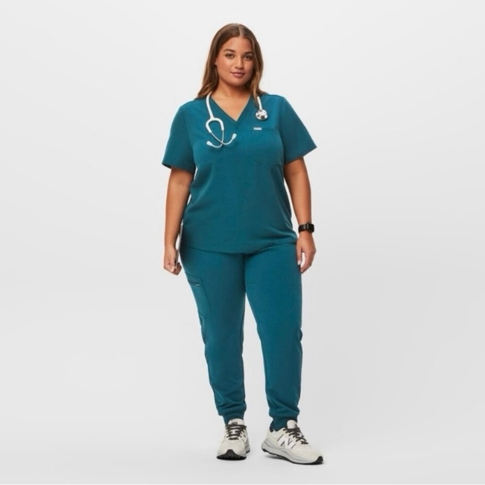 Figs caterina top in Caribbean blue XXL